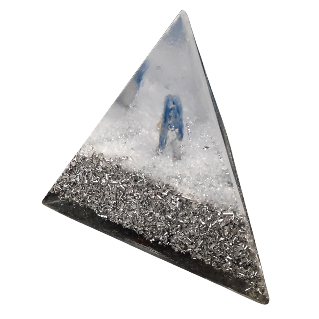 Pirámide Tetraédrica Mediana Cristal de Cuarzo y Cianita Azul