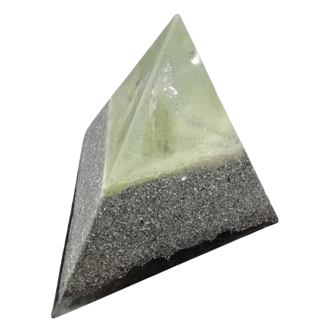 Pirámide Tetraédrica Grande Cristal Fosforescente