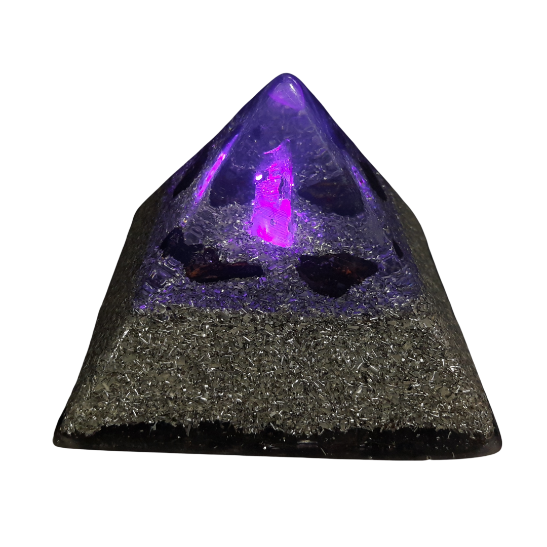 Pirámide Egipcia con Luz Ultra Violeta 220v